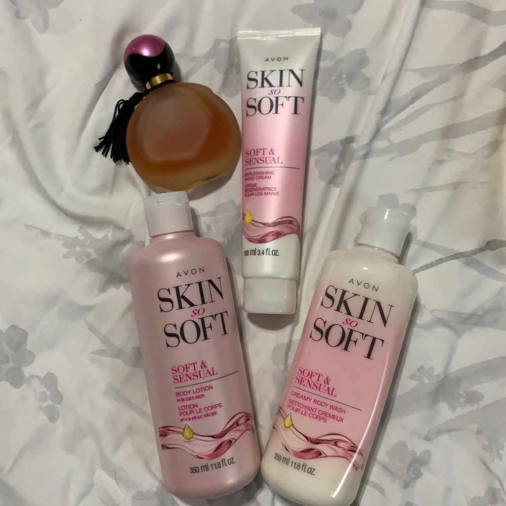 🛍🤩 HP🤩 Avon skin so soft set with fare away perfume - Picture 2 of 3